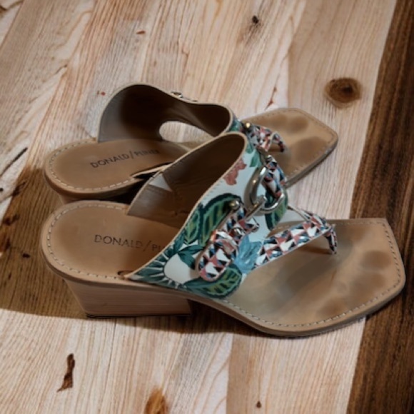 Donald J. Pliner MIMI Sz 7.5 Tropical Print Leather Double Buckle Heel Sandals - Picture 1 of 10